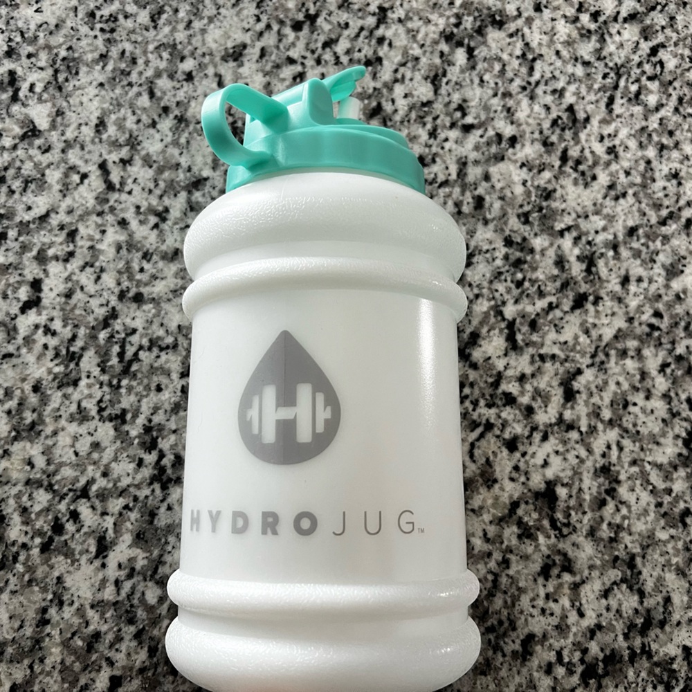 73 fl oz hydrojug with straw